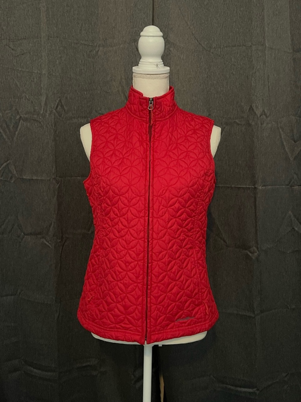 Eddie Bauer Red Puffer Vest – Women’s Size Small, Lightweight & Warm